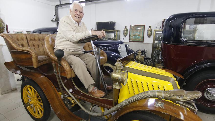 Un viaje al pasado con la colección de automóviles clásicos de Ildefonso Ramírez