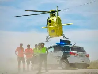 Herido grave un motorista de 76 años tras caer con su sidecar por un terraplén en Huesca