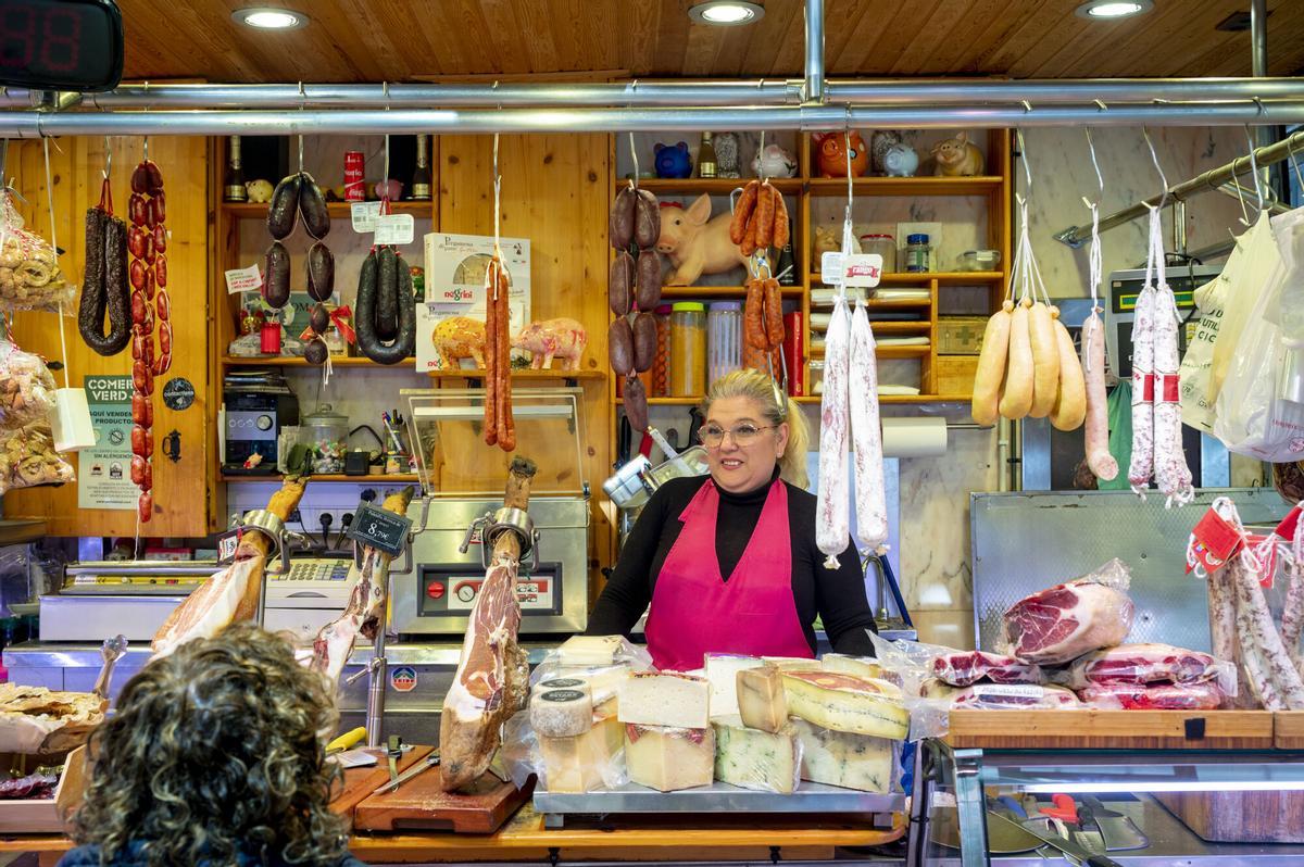Charcutería y cansaladería Núria, en el ‘viejo’ mercado de Montserrat en Nou Barris