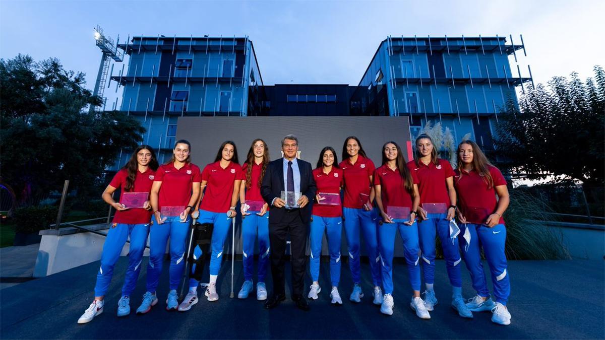 Joan Laporta se muestra orgulloso "por este hito histórico" de abrir La Masia al fútbol femenino