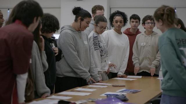 Jóvenes de Ames participando en uno de los talleres que impulsa Agareso