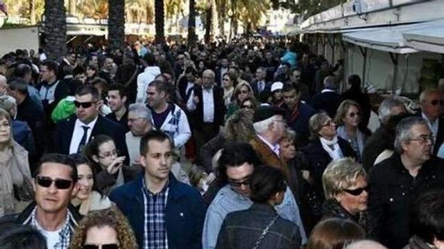 La Muixeranga de Algemesí llenó la plaza en su actuación.