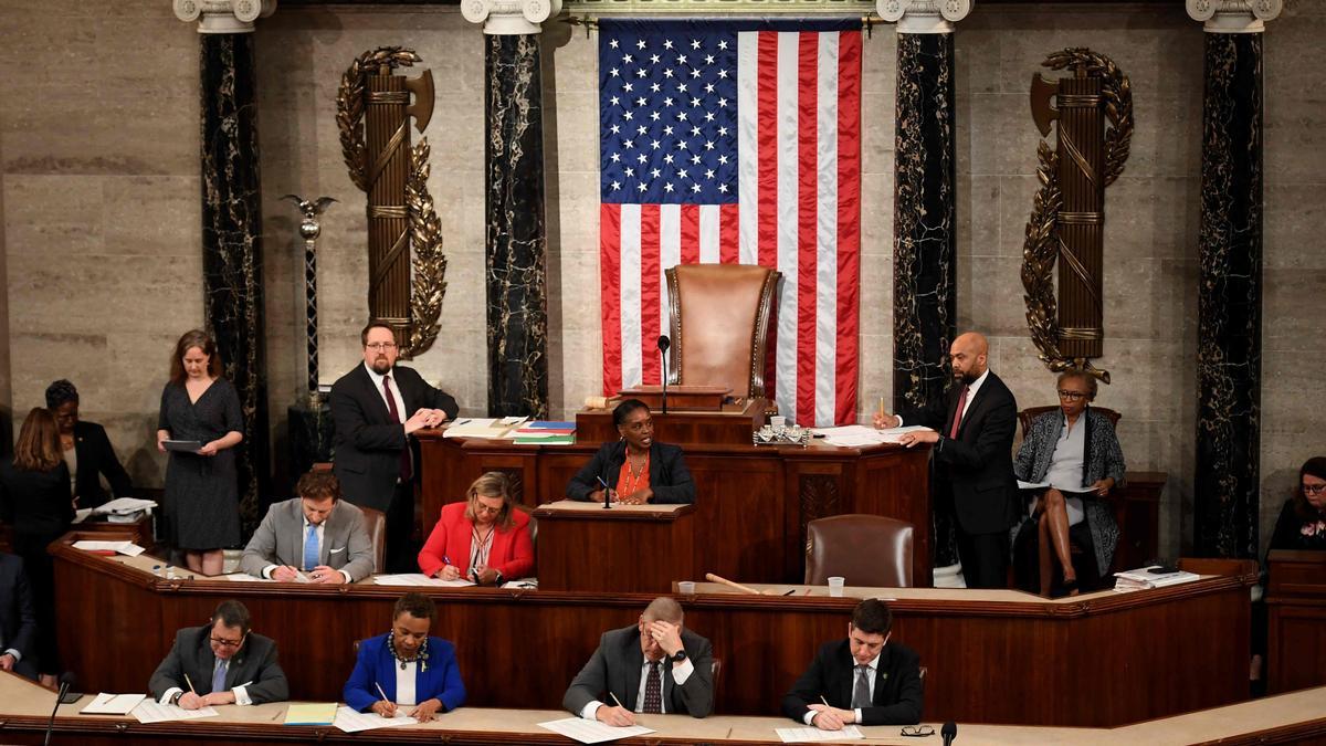 Recuento de ausencias en la Cámara de Representantes de EEUU mientras los legisladores siguen votando para elegir al nuevo portavoz en el Capitolio.