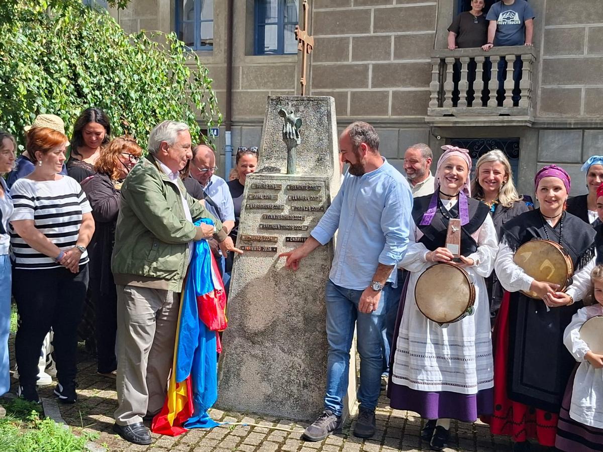 En imágenes: Navelgas celebra el XLIV Día de los Pueblos con un hermanamiento con Infiesto En imágenes: Navelgas celebra el XLIV Día de los Pueblos con un hermanamiento con Infiesto