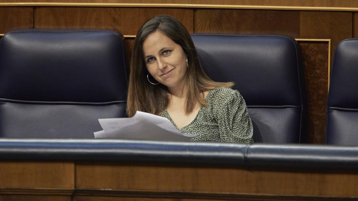 La ministra de Derechos Sociales y Agenda 2030, Ione Belarra, en una sesión plenaria, en el Congreso de los Diputados, a 30 de junio de 2022, en Madrid (España).