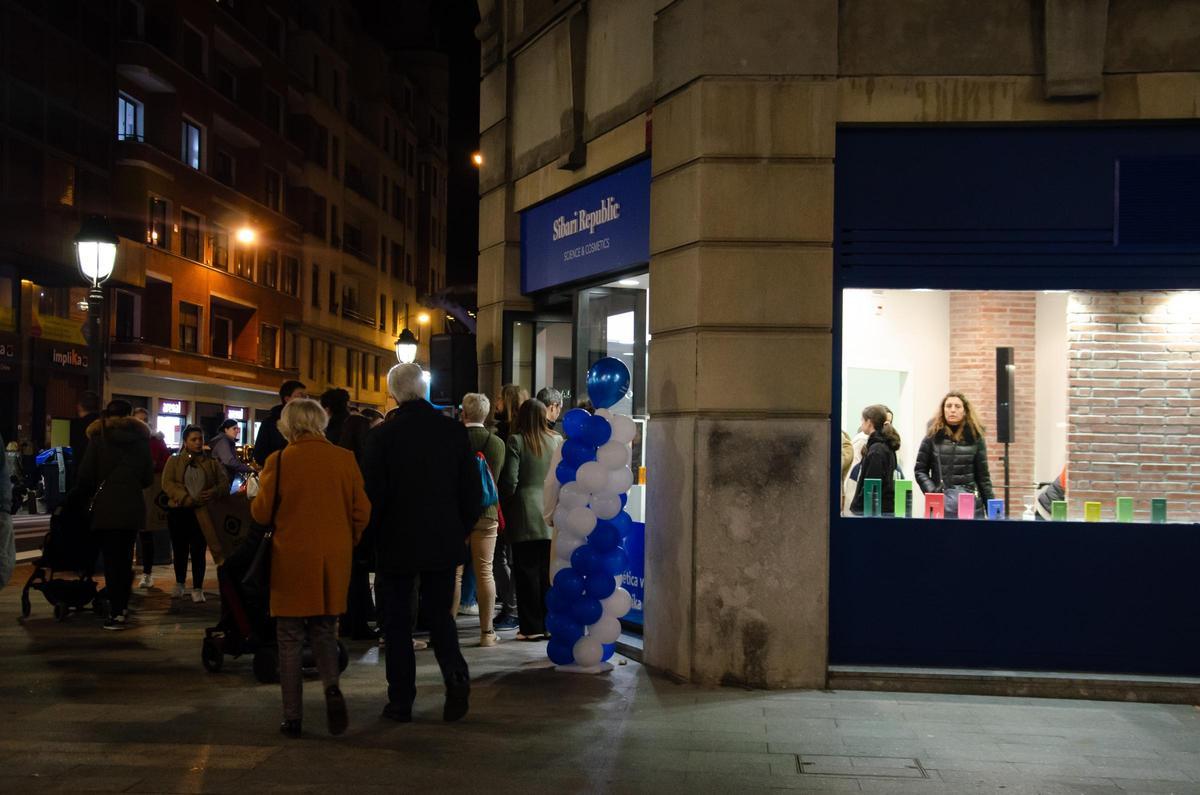 Estos días, no paran de llegar encargos a la calle Sibari Republic en la calle Juan Flórez, 51, en A Coruña: “La acogida nos ha dejado sin palabras”.