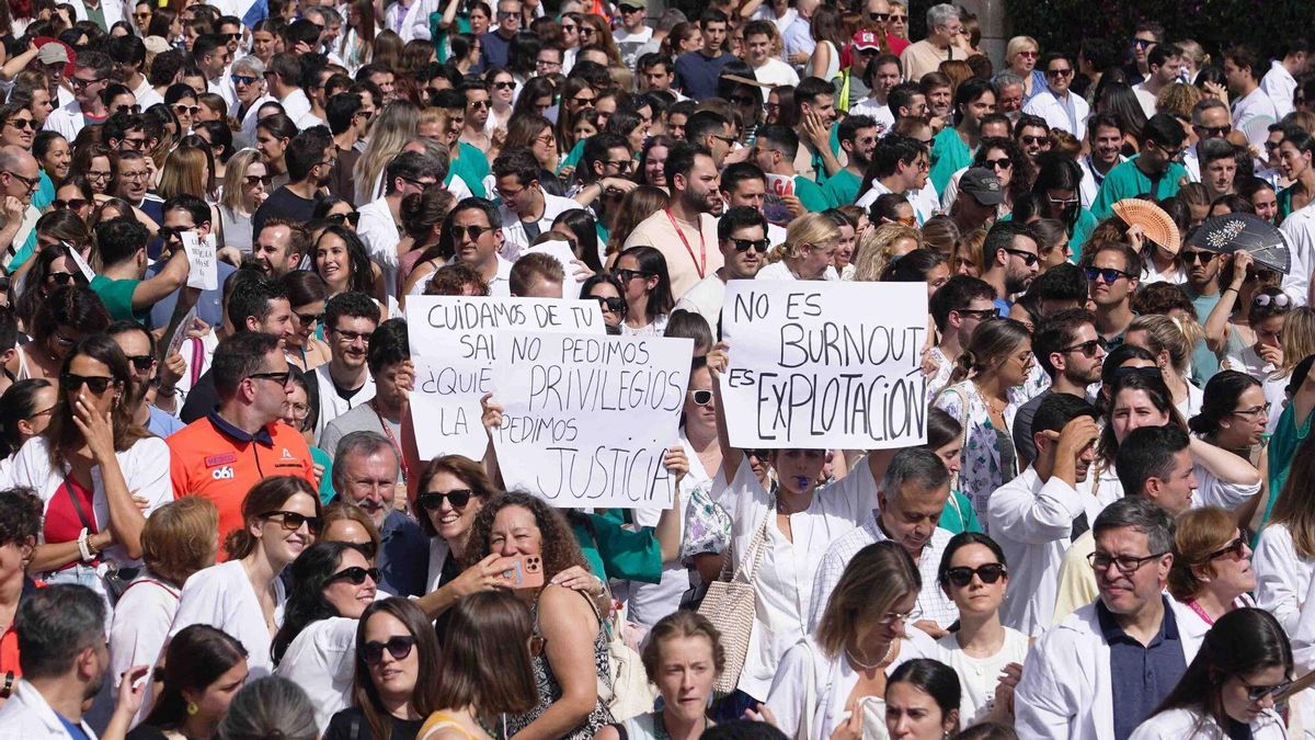 MLG 13-06-2025.-Concentración de médicos contra el borrador del Estatuto Marco del Ministerio de Sanidad, motivo por el que están convocados a la huelga nacional en esta jornada.
