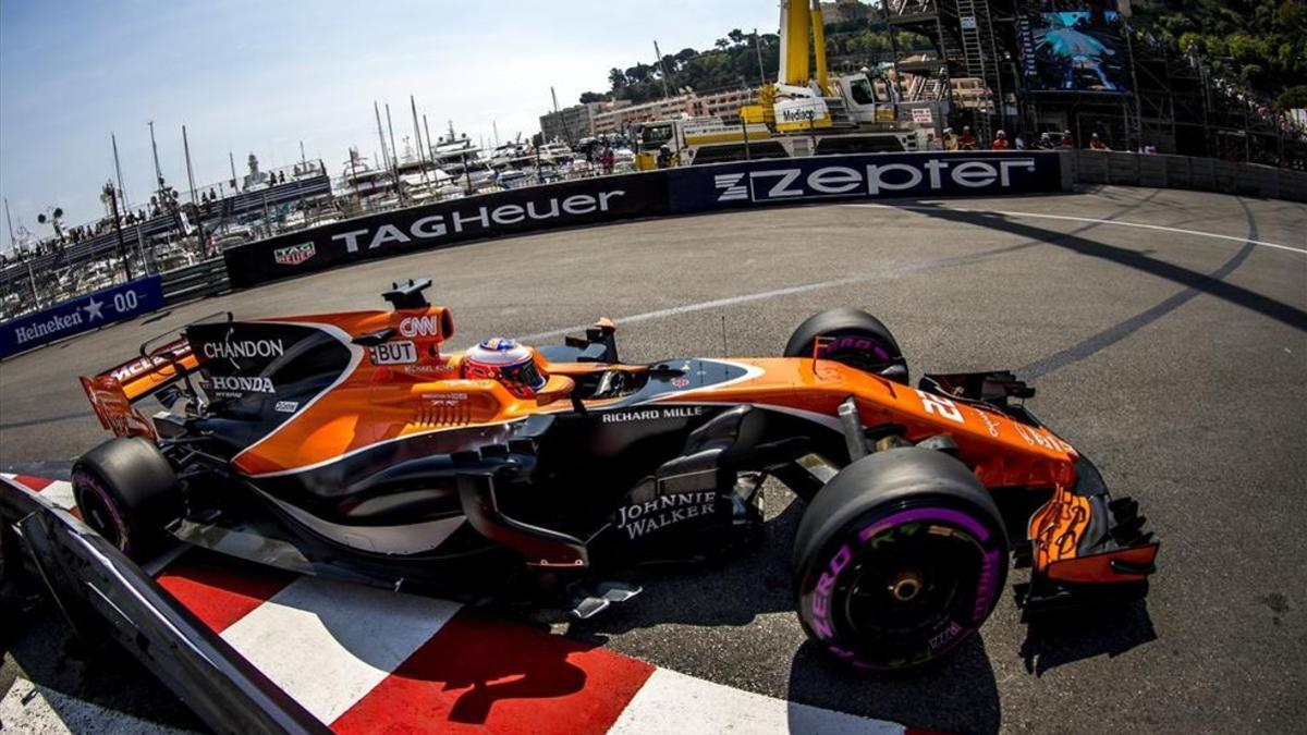 Alonso, a los mandos del McLaren-Honda