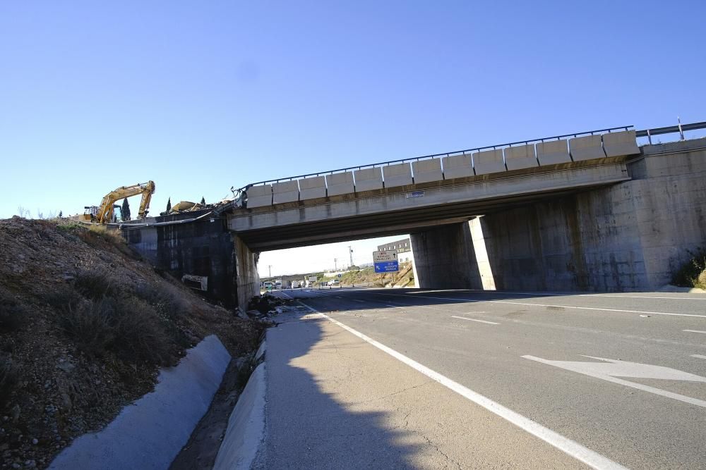 Colas kilométricas en la autovía de Madrid por el vuelco de un camión