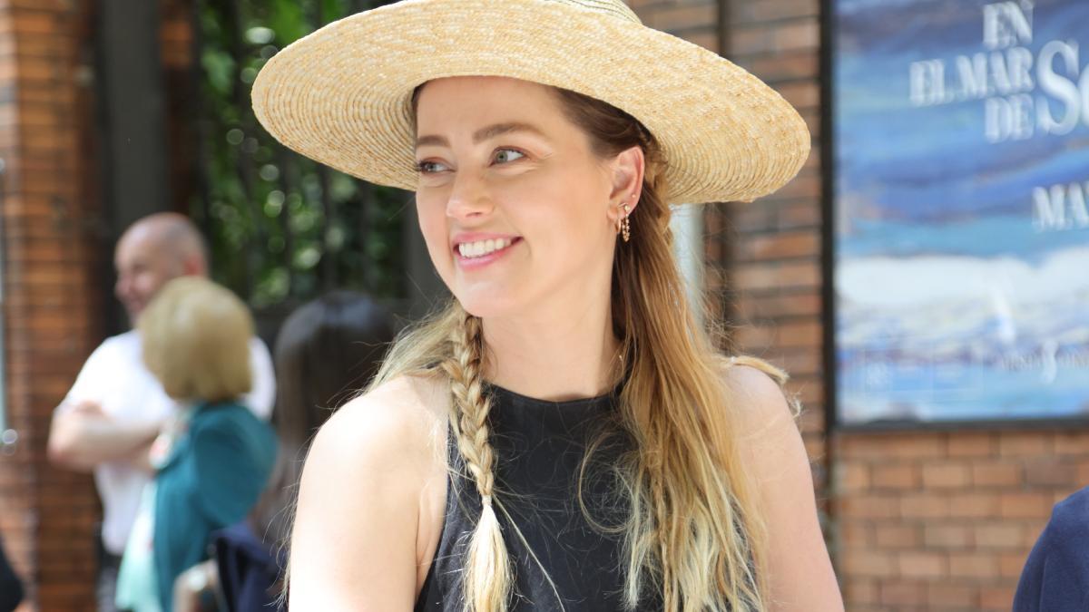 Amber Heard habla de su vida en España... ¡En español!