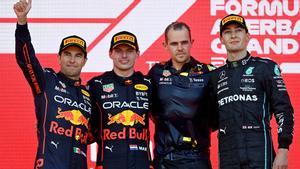 Nuevo doblete para Red Bull y Russell, tercero en el podio de Bakú