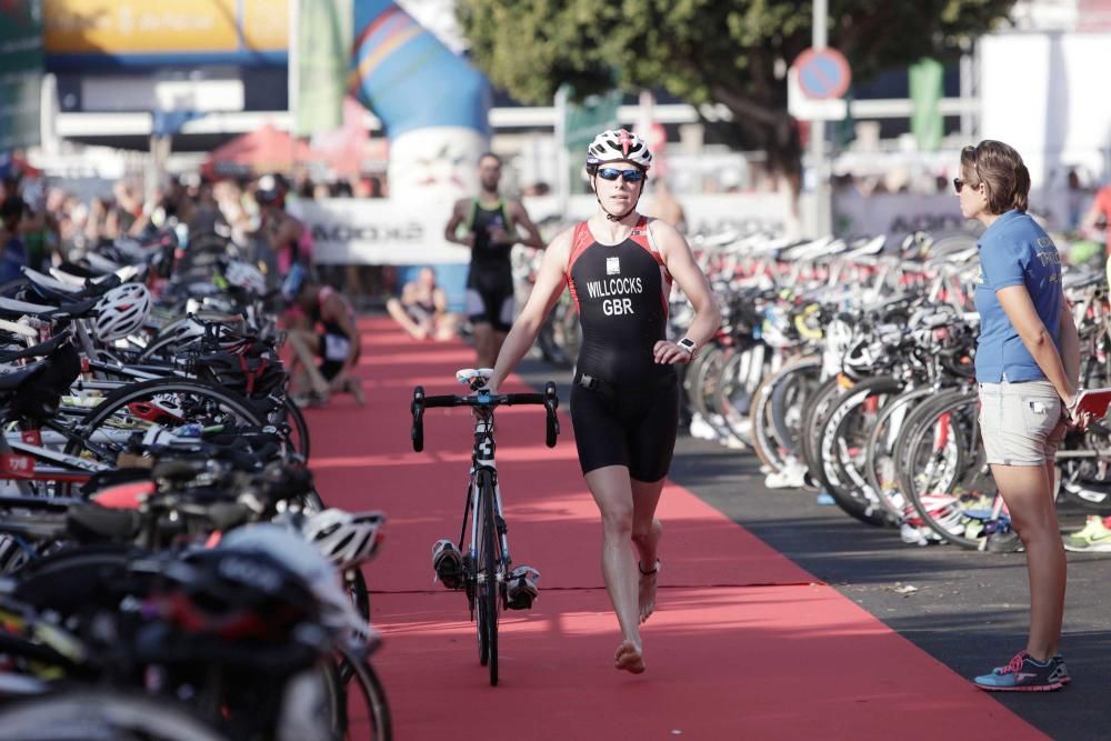 Triatlón: Paco Arnau y Carol Sitges ganan en el Passeig Marítim