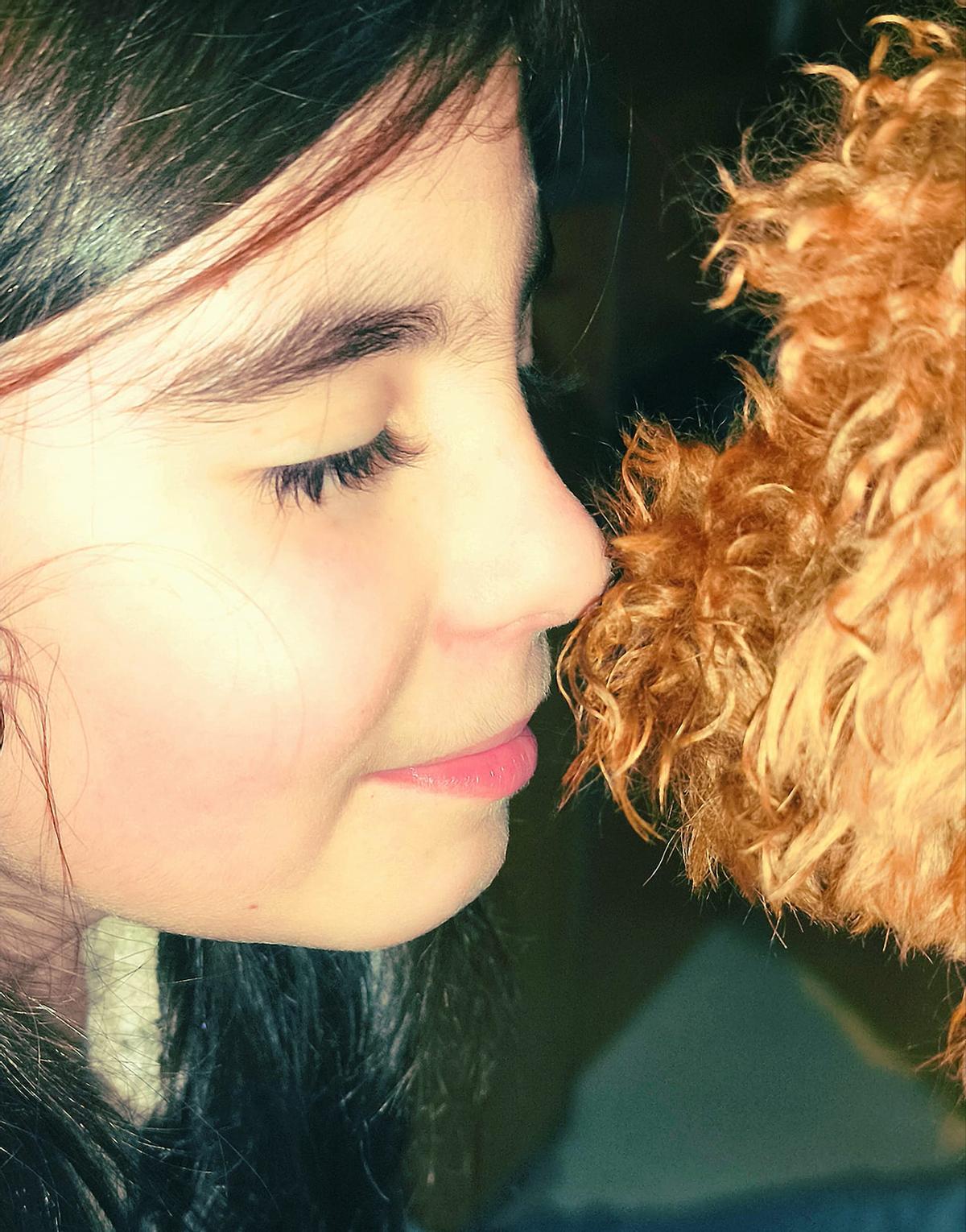 Leire con un caniche, en Ramalladas.