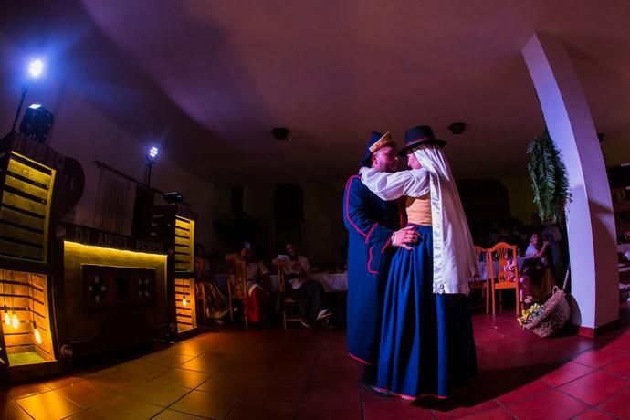 Boda con vestimenta de típicos de Gisela y Aday