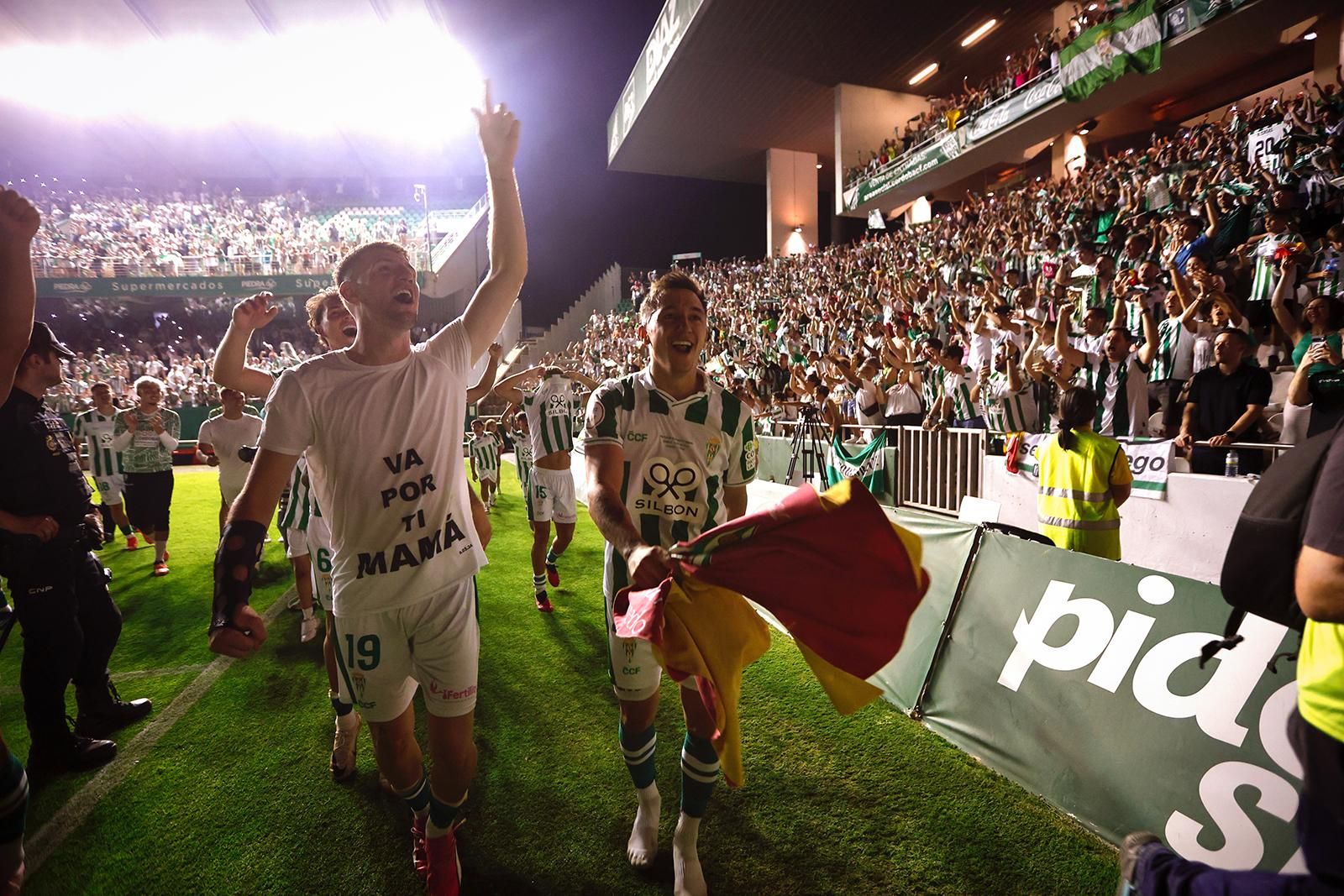 El Córdoba CF vuelve a Segunda / Las mejores imágenes de una noche para la historia