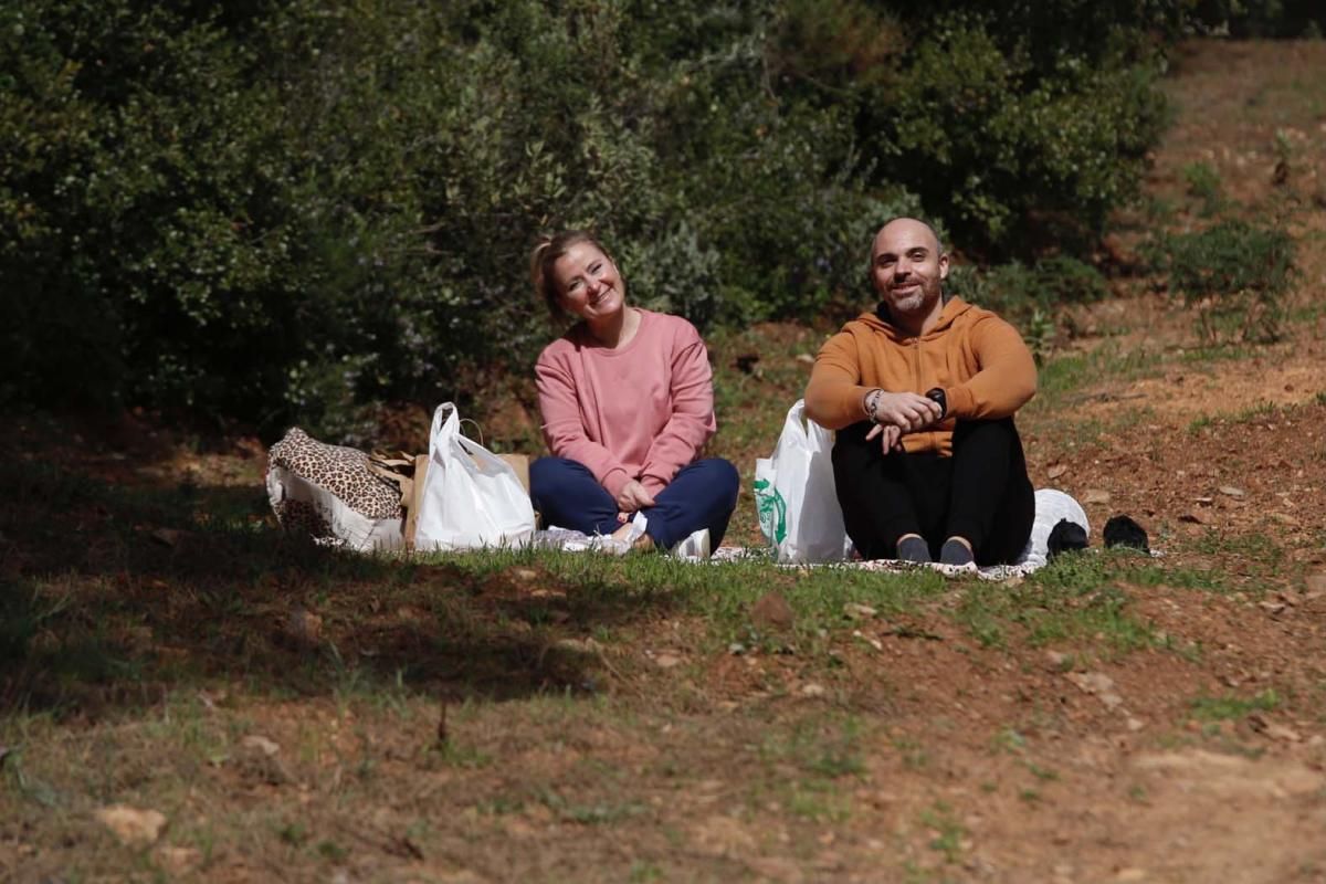 El puente de Andalucía llena de peroles Los Villares