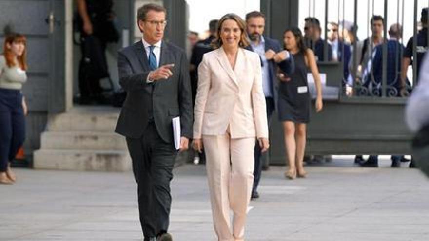 El presidente del PP, Alberto Núñez Feijóo, y la portavoz del Grupo Popular en el Congreso de los Diputados, Cuca Gamarra.