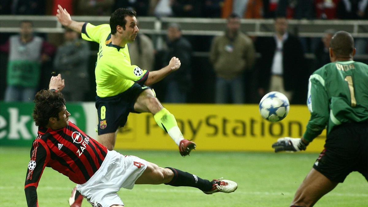 Ludovic Giuly marcando el gol de la victoria ante el Milan en la Champions del 2006