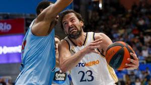 Sergio Llull anotó cinco triples en la victoria del Madrid ante Breogán.