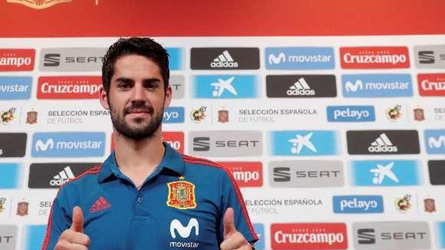 Isco, ayer tras su rueda de prensa. // Efe