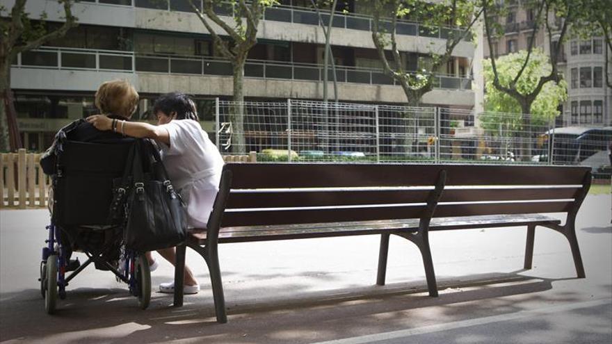 Dos ancianos desahuciados duermen al raso en Oviedo