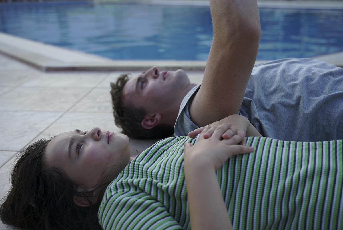 Fotograma de 'Aftersun', basada en la experiencia personal de la directora, Charlotte Wells, y su padre.