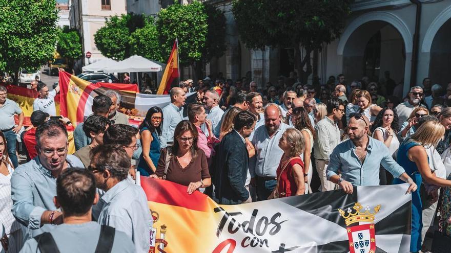 Vídeo | Mérida arropa a Ceuta ante la entrada masiva de migrantes y deja las siglas partidistas a un lado