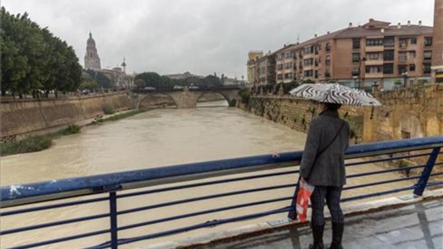 Hallado el cadáver de un hombre en un garaje inundado de Murcia