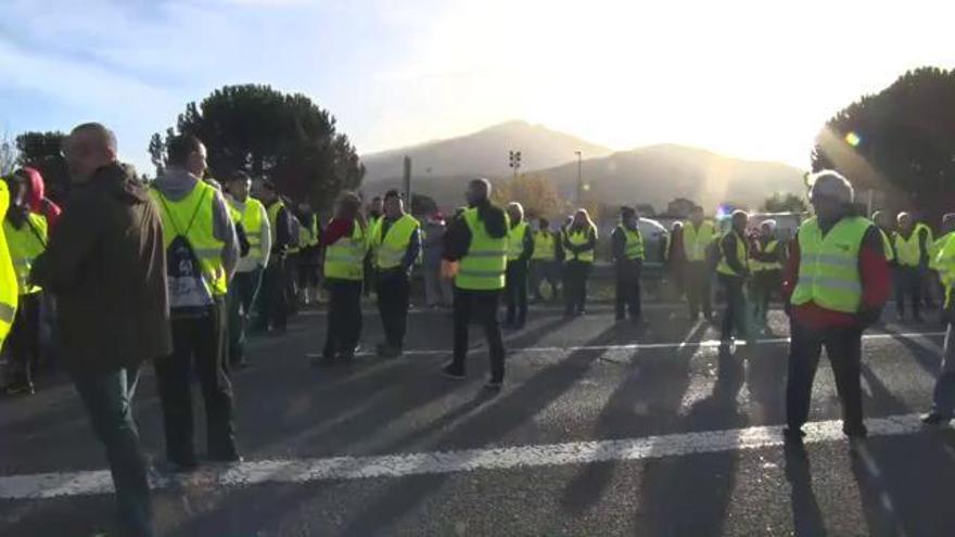 Un fort dispositiu policial impedeix als Armilles Grogues bloquejar la frontera