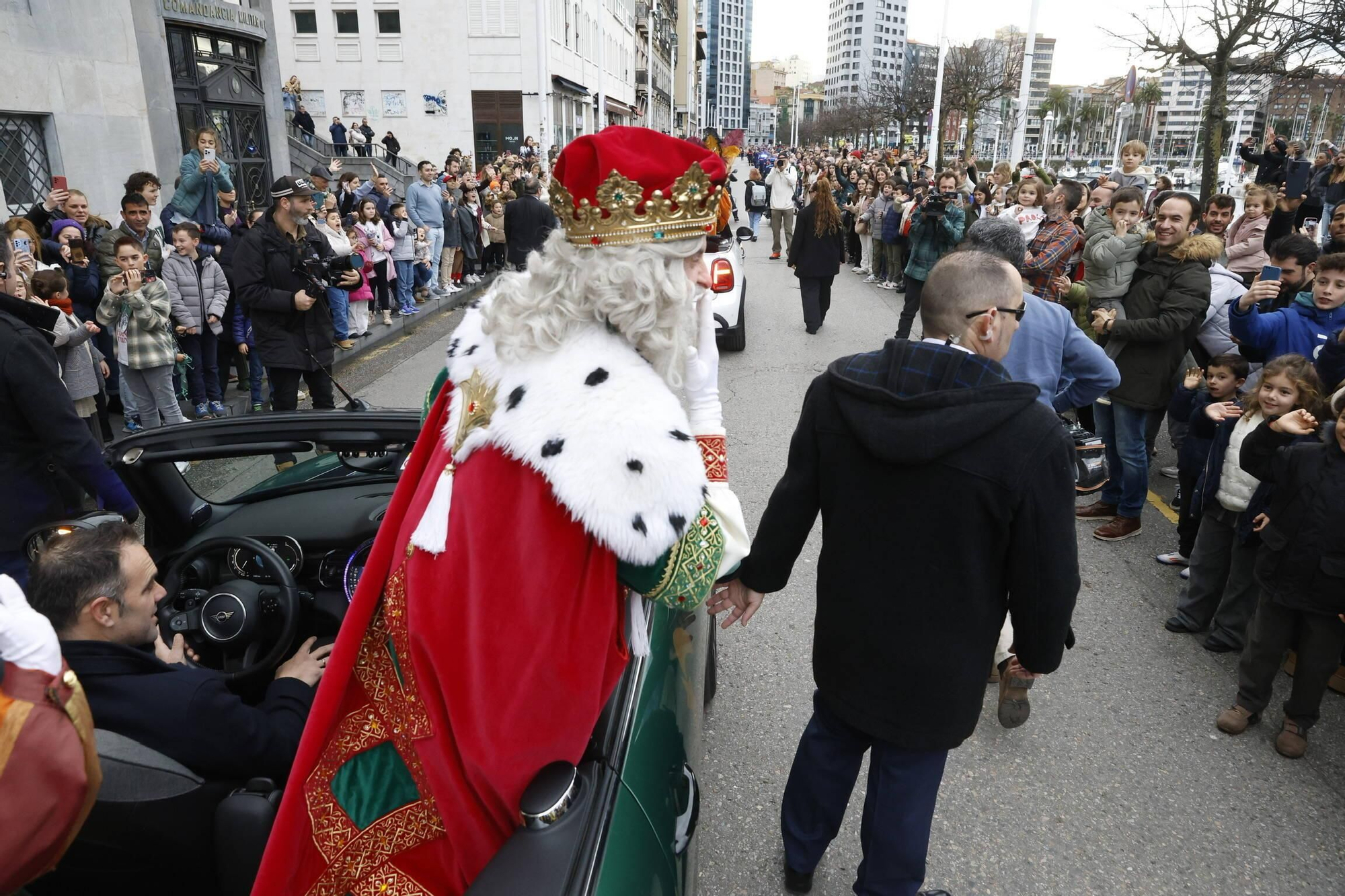 En imágenes: Los Reyes Magos desembarcan en Gijón