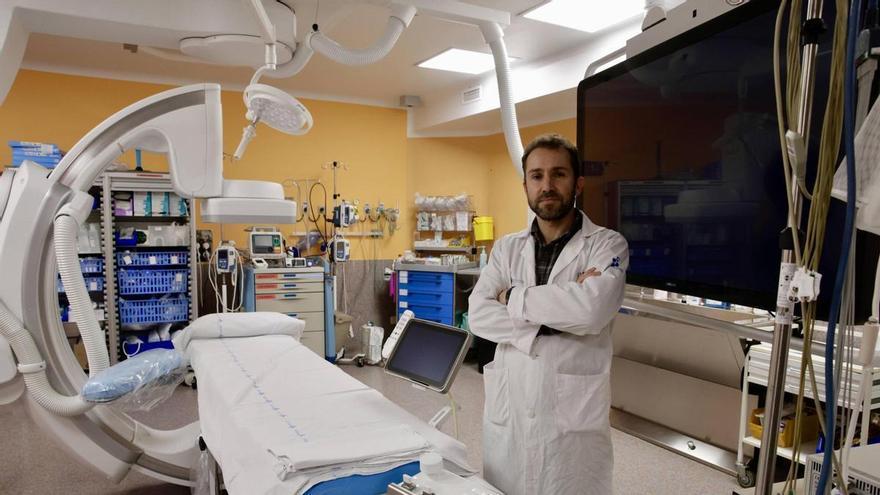 Ponen un marcapasos auricular sin cables para una paciente joven y deportista en Gijón a la que el corazón le dejaba de latir 15 segundos