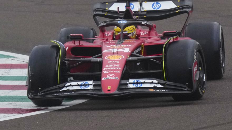 Hamilton rueda por primera vez con Ferrari en Maranello