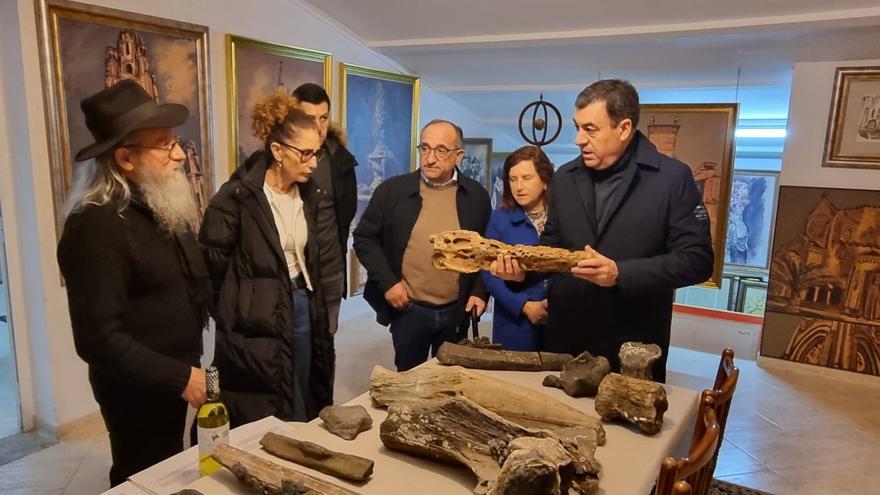 Román Rodríguez destaca el gran valor artístico de A Mangallona y baraja “vías de colaboración”