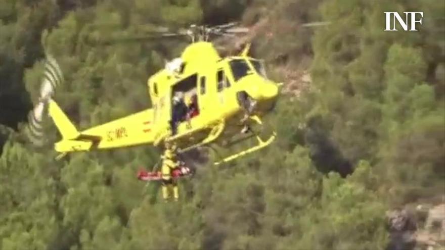 Los bomberos rescatan con un helicóptero a un parapentista accidentado en Villena