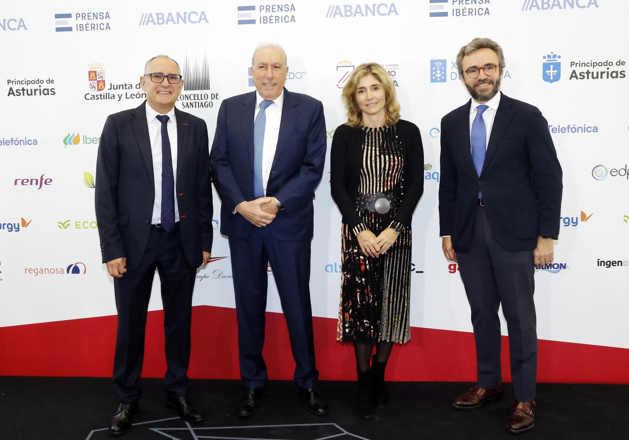 El poder político y empresarial se cita en Santiago
