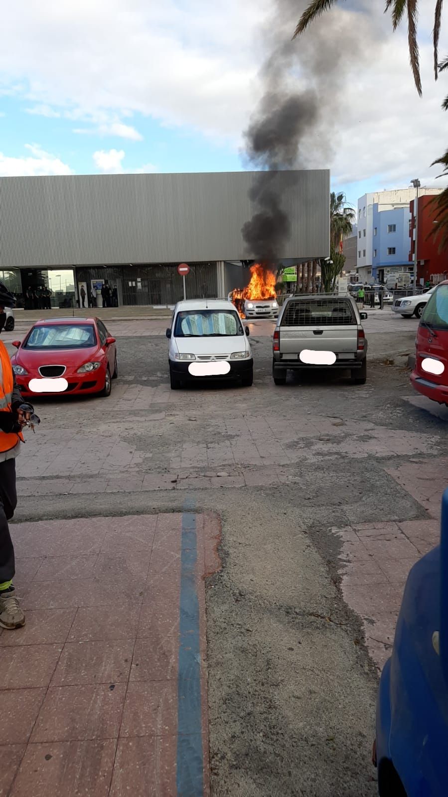 incendio veh�culo en Vecindario 3.jpeg