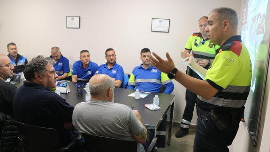 Cursos dels Mossos amb treballadors de grues.