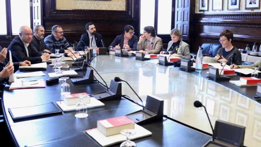 El Parlament tramita la llei per a investidures a distància