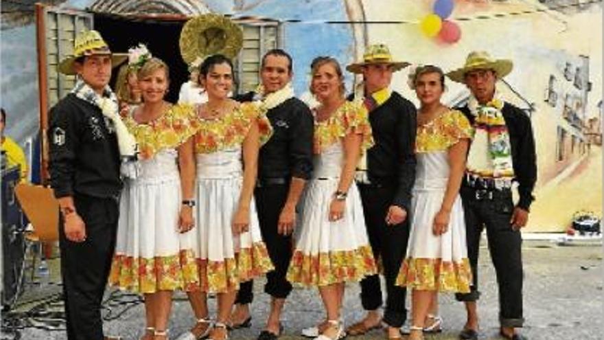 Un ball d&#039;una de les comunitats de llatinoamericans de Puigcerdà que participen en la festa multicultural