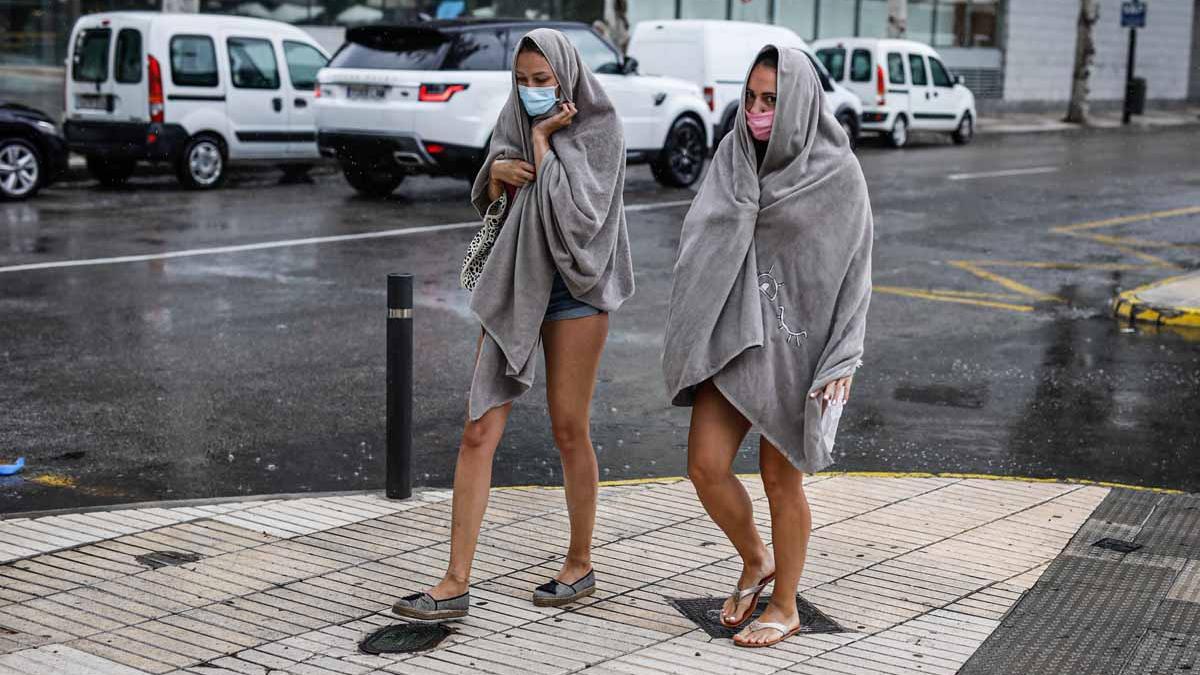 La lluvia torrencial en Formentera provoca más de 15 salidas de los bomberos por inundaciones