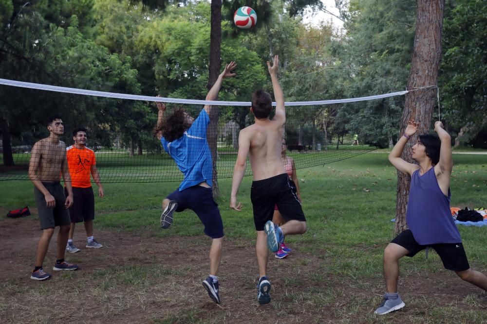 Actividades en el jardín del Túria, el antiguo cauce del río en València.