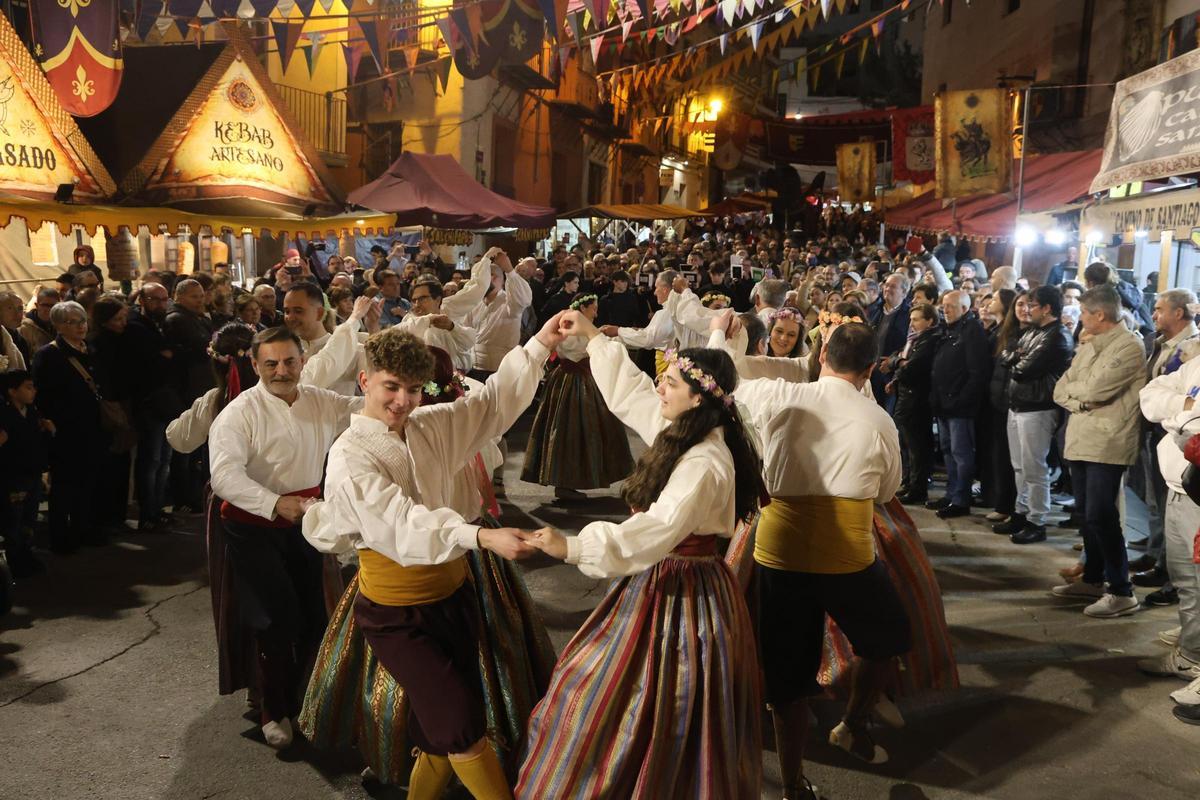 Danzas tradicionales en el acto inaugural de Ontinyent Medieval.