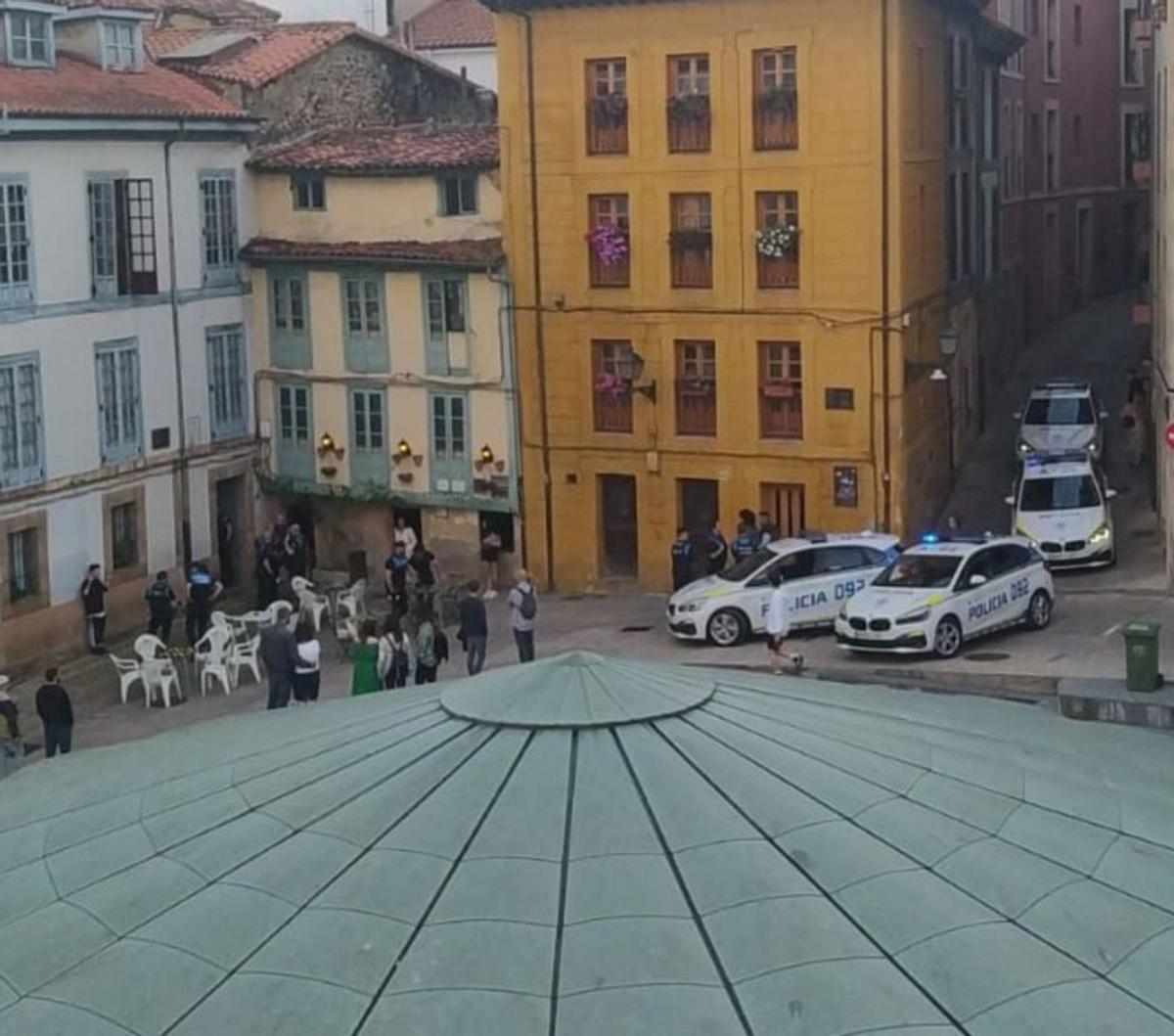 Amplio despliegue policial en Oviedo para controlar a un exaltado