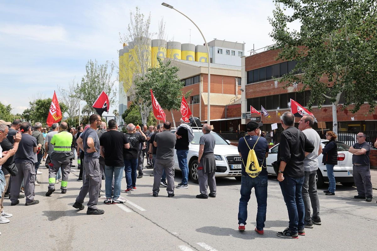 Protesta durante la huelga en la planta de Tenneco en la Zona Franca de Barcelona, también conocida como Federal Mogul.