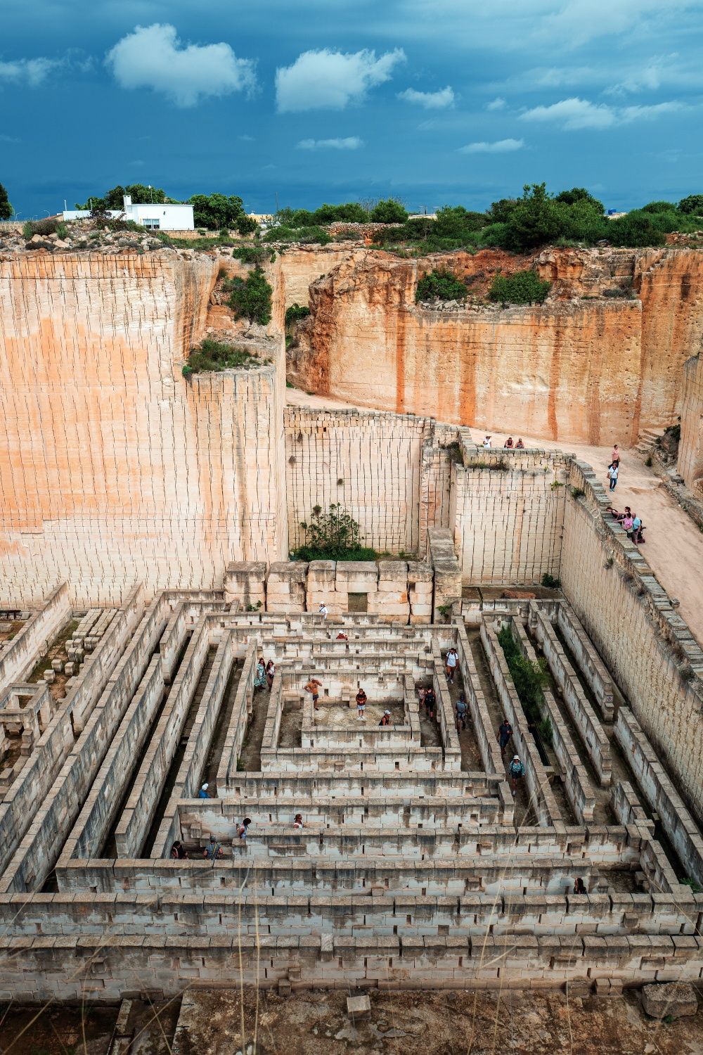 Laberinto de Lithica, en las antiguas canteras de piedra marés en S'Hostal.