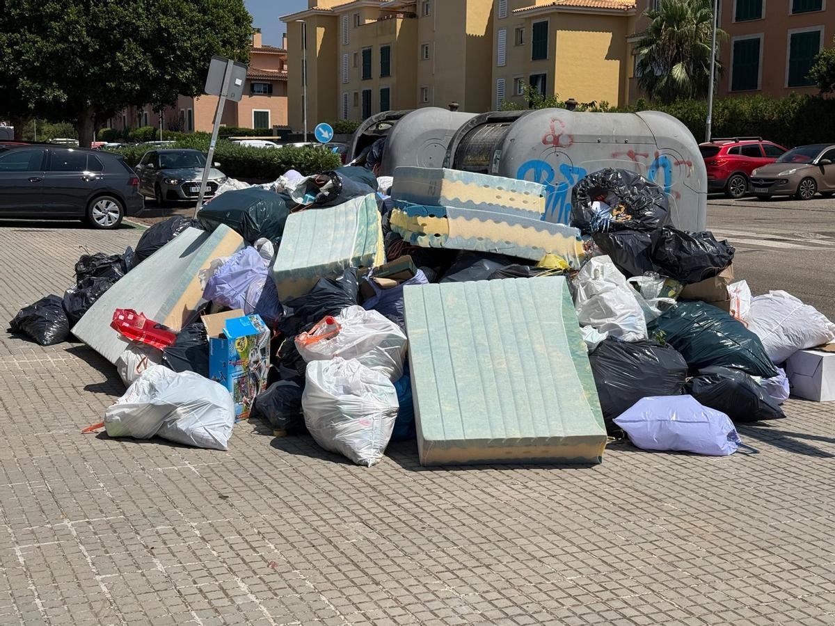 Basura acumulada en Puig de Ros, en una imagen reciente