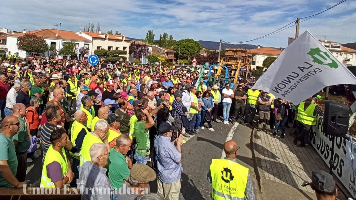 Manifestación convocada por La Unión Extremadura, en Pozuelo de Zarzón.