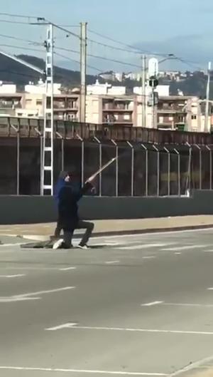 lanzamiento-de-cohetes-contra-el-acto-de-vox es-en-hospitalet-la-violencia-de-la-izquier