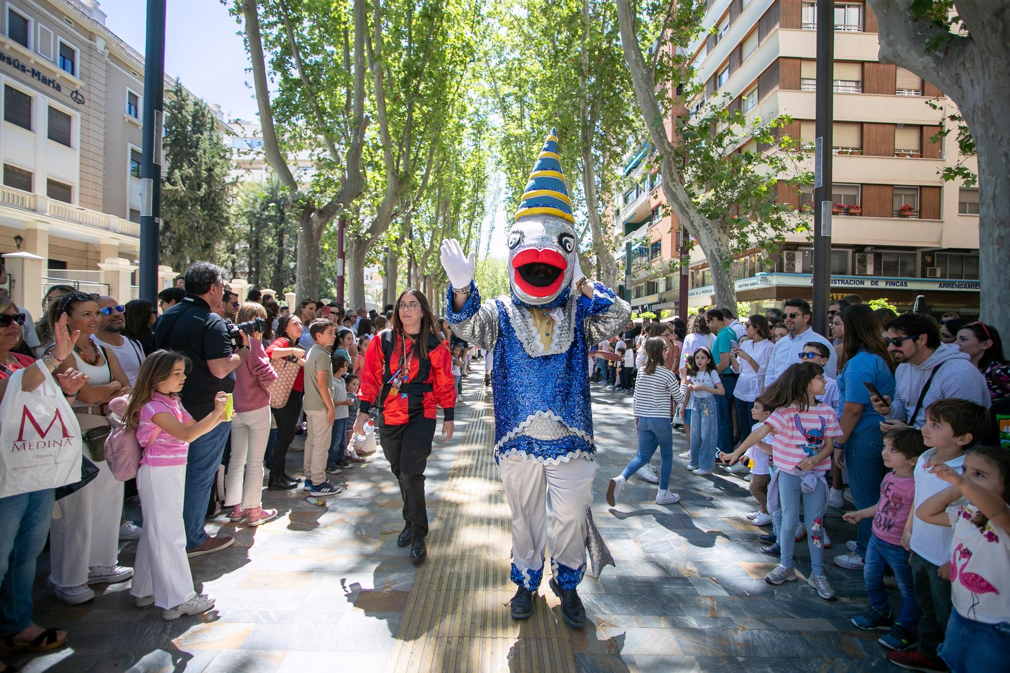 Entierro de la Sardina: ambiente en las calles de Murcia y desfiles de la mañana