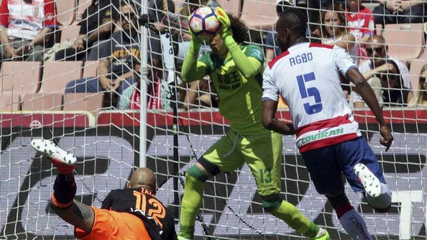 El Valencia hunde más al Granada